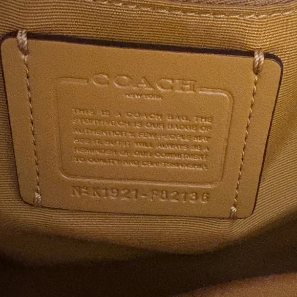 Coach vale Charlie backpack horse carriage Yellow limited edition - Picture 3 of 5
